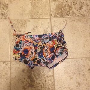 Onzie side string shorts